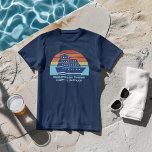 Schattige aangepast cruiseschip Sunset Family Trip T-shirt<br><div class="desc">Koele aangepaste cruise schip t-shirts in marineblauw voor uw familie reünie of voorjaarsvakantie reis naar Bermuda,  de Bahama's,  of het Caribisch gebied. Pas deze leuke zonsondergang t - shirts aan met uw familienaam en bestemming of jaar.</div>