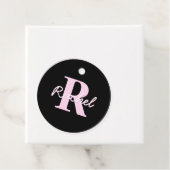 Schattige aanpasbare monogram | Lichtroze & Zwart Bedankjes Labels (In situ)