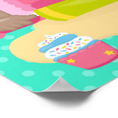 Schattige Afro-Amerikaans meisje bakt verjaardag Poster (Hoek)