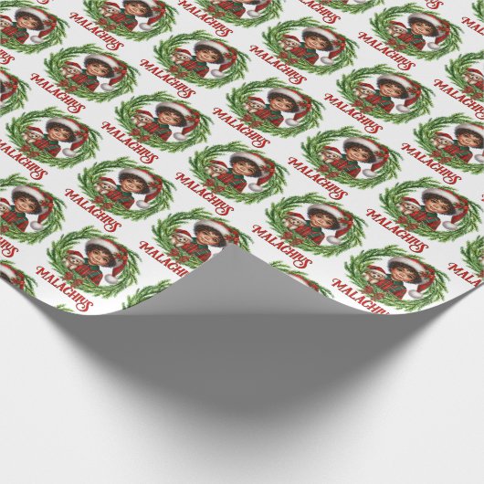 Schattige Afro-Amerikaanse jongen met kerst Cadeaupapier (Hoek)