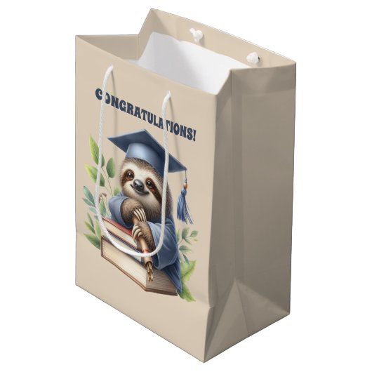 Schattige Afstuderen gefeliciteerd Sloth Medium Cadeauzakje (Voorkant Gekanteld)