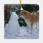 schattige akita kussen sneeuwman akita seizoensgeb keramisch ornament (Voorkant)
