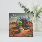 Schattige Alien met Verjaardagstaart Uitnodigen Kaart (Staand voorkant)