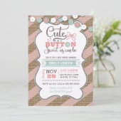 Schattige als een Button Baby shower Invitation Mi Kaart (Staand voorkant)