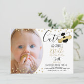 Schattige als kan Bee 1st Birthday Party Foto Kaart (Staand voorkant)