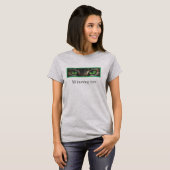 Schattige alwetende kat groene ogen t-shirt (Voorkant volledig)