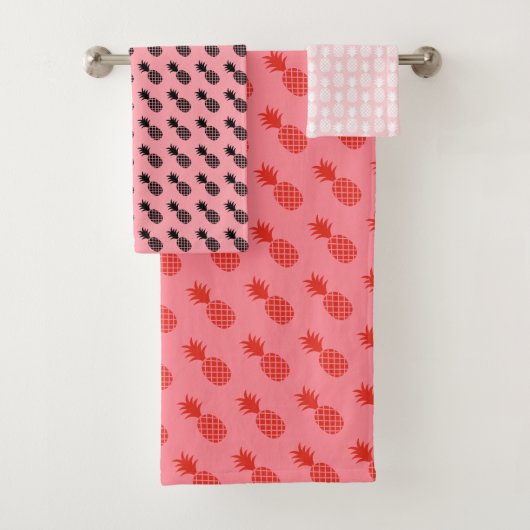 Schattige ananas vakantiepatroon op roze bad handdoek (Insitu)