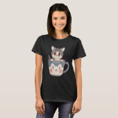 Schattige Animekat in Beker Vector Kunst T-shirt (Voorkant volledig)