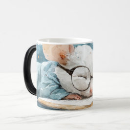 schattige aquarel muis slaapt terwijl hij huiswerk magische mok
