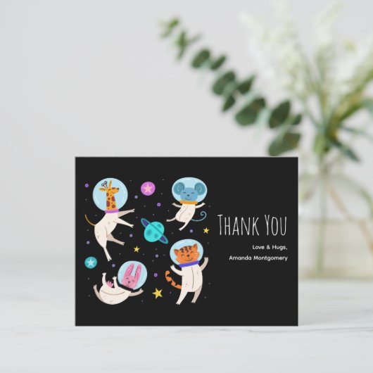 Schattige astronautdieren zwevend in de ruimte dan briefkaart (Staand voorkant)