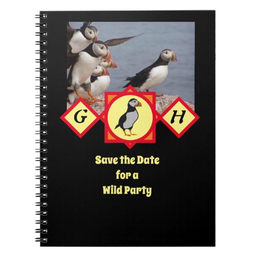 Schattige Atlantic Puffin Cartoon Monogram Foto Notitieboek (Voorkant)