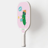 Schattige augurken spelen Pickleball Roze Paddle (Links)