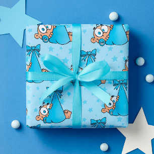 Schattige Baby Boy met Fopspeen in een Sling Cadeaupapier