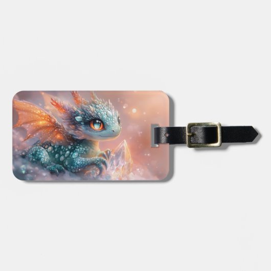 Schattige Baby Dragon met Crystal Gem: Fantasy Art Bagagelabel (Voorkant horizontaal)