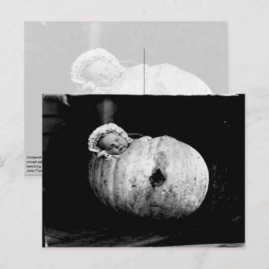  schattige baby in een pompoenbriefkaart briefkaart (Voorkant / Achterkant)