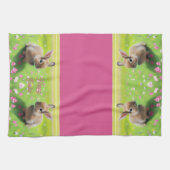 Schattige baby konijn in een bloemenweide, Pasen Theedoek (Horizontaal)