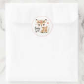 Schattige Baby Meisje Fawn met Vlinders en Bloemen Ronde Sticker (Tas)