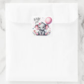 Schattige baby meisje met ballon vierkante sticker (Tas)