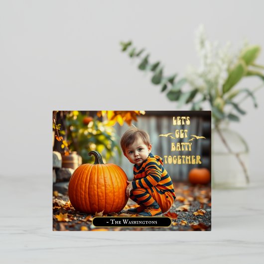 Schattige Baby met Halloween pompoen Folie Uitnodiging Briefkaart (Staand Voorkant)