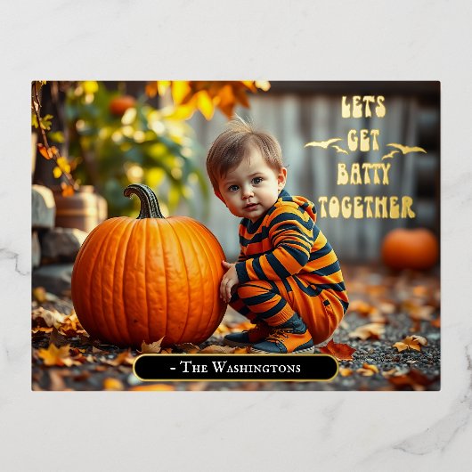 Schattige Baby met Halloween pompoen Folie Uitnodiging Briefkaart (Voorkant)