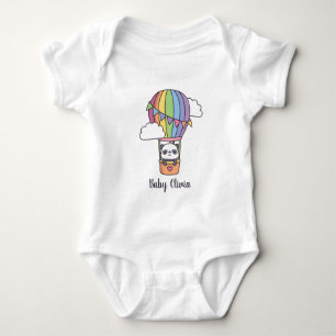Schattige baby panda in hete luchtballon romper