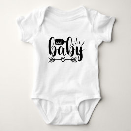 Schattige Baby typografisch ontwerp van de hartpij Romper