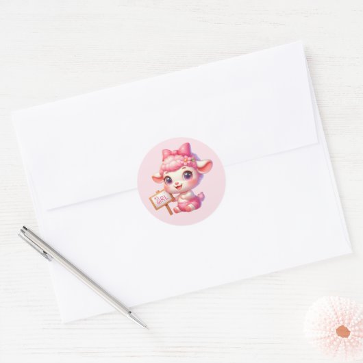 Schattige babymeisjesschaap ronde sticker (Envelop)