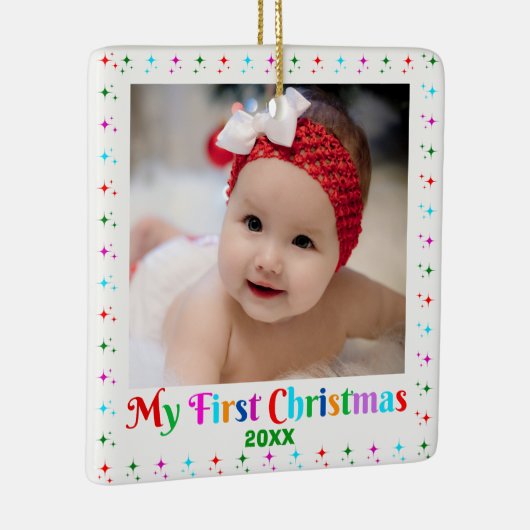 Schattige Baby's eerste kerstfoto van wit Keramisch Ornament (Rechts)
