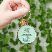 Schattige babysaurier met zijn ei babyshower sleutelhanger (Hand)