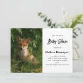 Schattige babyvos in een groene bos babyshower kaart (Staand voorkant)