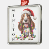 SCHATTIGE BASSETT HOND MET KERSTVERLICHTING METALEN ORNAMENT (Links)