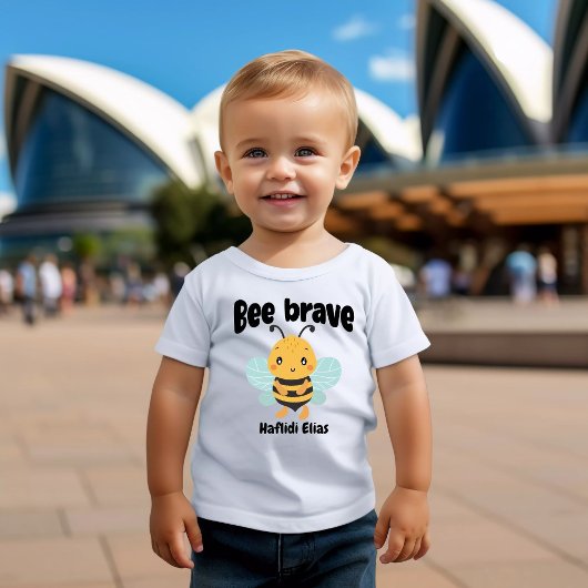 Schattige "Bee brave" design met persoonlijke naam Kinder Shirts