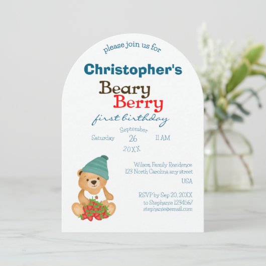 Schattige Beer Aardbeien Beary Berry Eerste Verjaa Kaart (Staand voorkant)