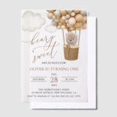 Schattige Beer, beige ballonnen, eerste verjaardag Vellum Uitnodigingen (Offset)