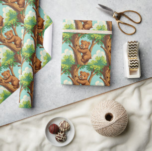 Schattige beer klimt in een boom cadeaupapier