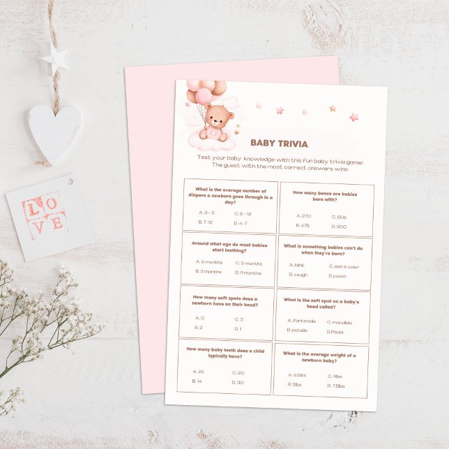 Schattige Beer & Roze Ballonnen Baby shower Trivia (Cute Bear & Pink Balloons Baby Shower Trivia Game on a boho wooden table.)