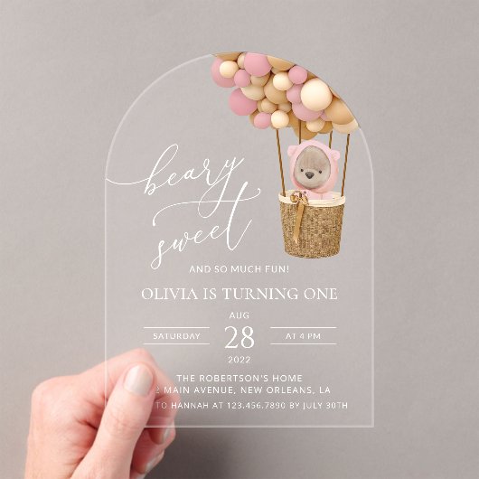 Schattige Beer, roze ballonnen, eerste verjaardag Acryl Uitnodigingen (Insitu (Draagbaar))