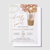 Schattige Beer, roze ballonnen, eerste verjaardag Vellum Uitnodigingen (Offset)