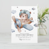 Schattige Beer Vliegtuigtijd vliegt 1e verjaardags Kaart (Staand voorkant)