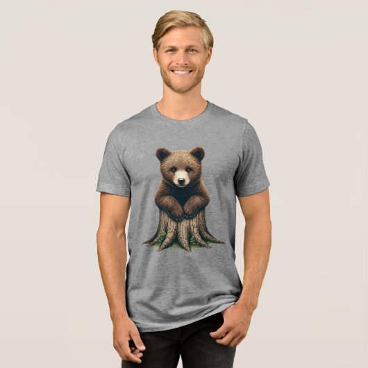 Schattige Beren welp zittend op boomstronk Tri-Blend Shirt (Voorkant volledig)