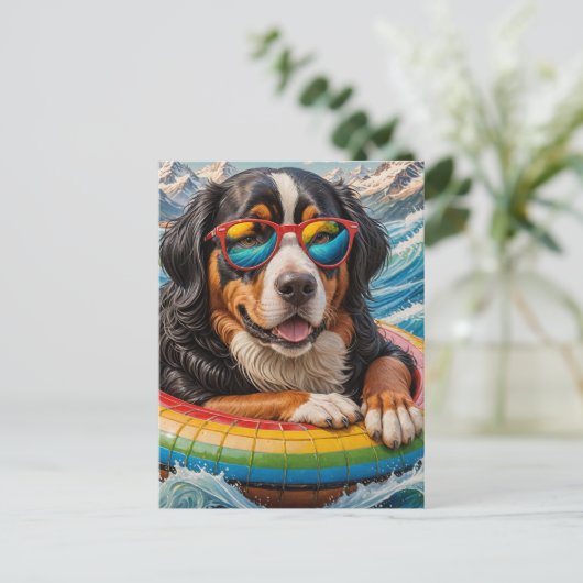 Schattige Berner Mountain Dog geniet van Float Tri Briefkaart (Staand voorkant)