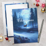 Schattige bewerkbare Winter Wonderland Kerstmis Feestdagenkaart<br><div class="desc">Op een frisse en rustige winternacht stuit je onverwacht op een rendier. Zittend majestueus aan de rand van het bos, gloeit zijn neus. Je kijkt elkaar even in de ogen voordat hij op magische wijze in de nachtelijke hemel verdwijnt... Dit is het verhaal achter deze "Schattige Rendier Winter Wonderland" illustratie....</div>