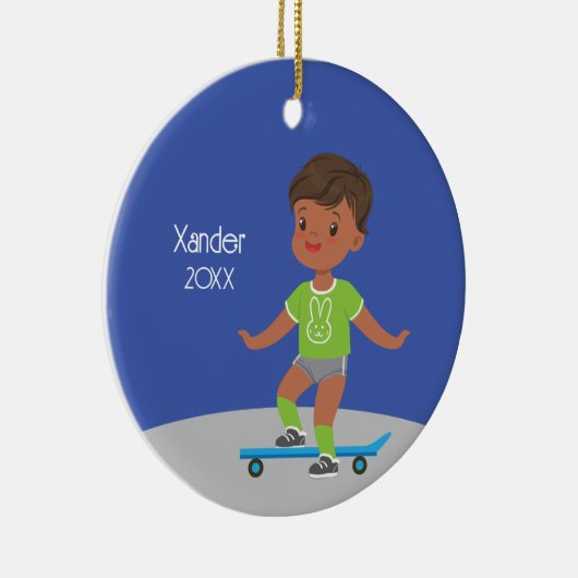 Schattige Black Boy Skateboard Keramisch Ornament (Rechts)