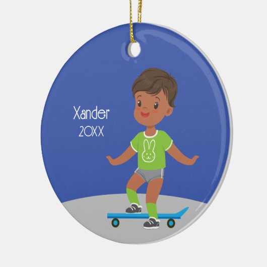 Schattige Black Boy Skateboard Keramisch Ornament (Links)