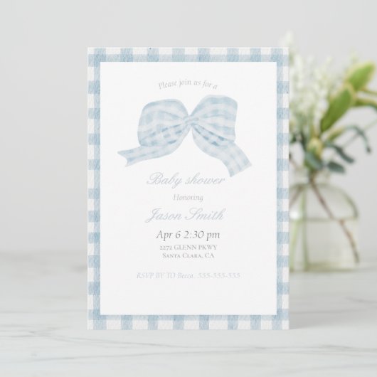 Schattige blauw boog lint baby shower uitnodiging (Staand voorkant)
