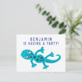 Schattige blauw gekko hagedis verjaardagsfeestje uitnodiging briefkaart (Staand voorkant)