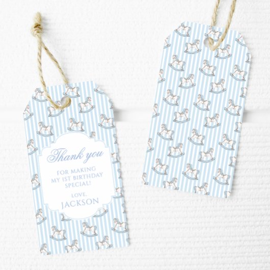 Schattige blauw schommelpaard verjaardagsjongen da cadeaulabel