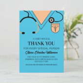 Schattige Blauw Scrubs Verpleegster Dank u Kaart (Staand voorkant)