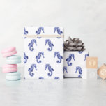 Schattige blauw wit zeepaardje cadeaupapier<br><div class="desc">Deze schattige kleine zeepaardjes zijn geweldig voor baby showers,  pasgeboren geschenken,  verjaardagen van kinderen en speciale evenementen.</div>