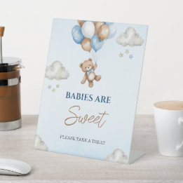 Schattige Blauwe Beer Babies Zijn Zoete Dessert Ta Reclamebord Met Voetstuk